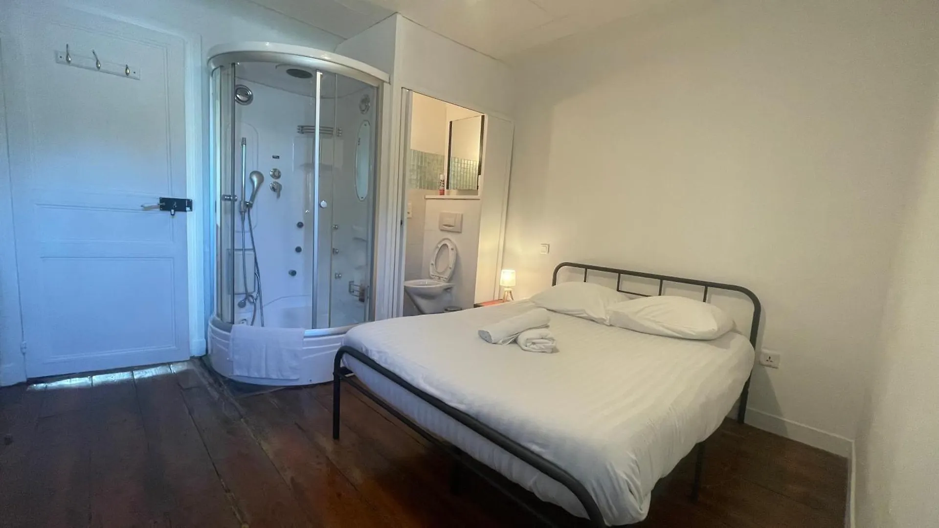 Hostel Le Doolies - Holiday Inn Biarritz France